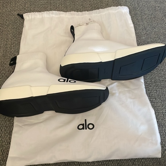 NWOT Alo Velocity Knit Sneakers - size 5 - Picture 5 of 7